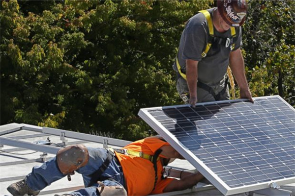 美加州规定盖新房必须安太阳能板 一户要掏6万