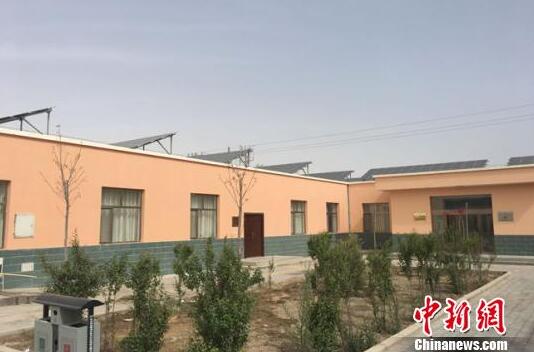 甘肃全面启动光伏扶贫工程屋顶存折 助农获阳